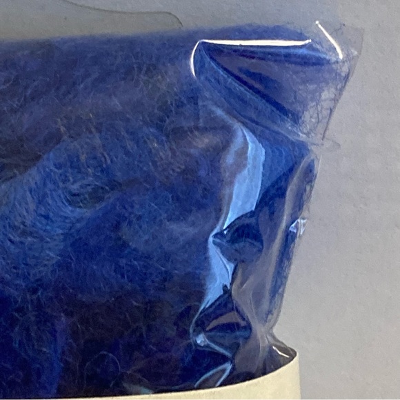 6 Dimensions FeltWorks 100% Wool Blue Curly Roving 0.25oz Needle Felting Crafts - Picture 5 of 16